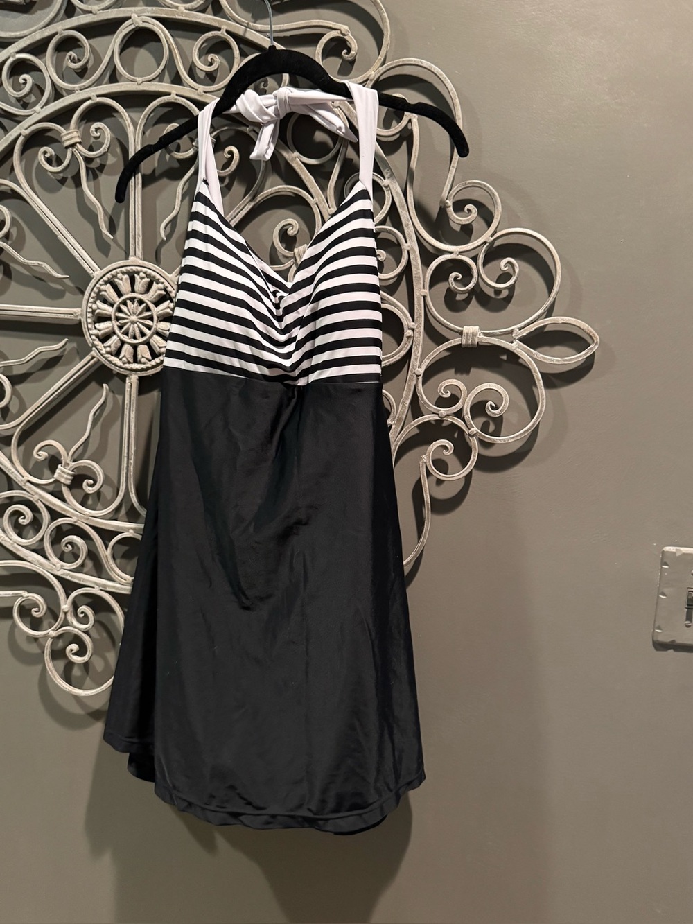 Women’s plus Classic Black & White Halter Swimdress Sz 3x swimsuit